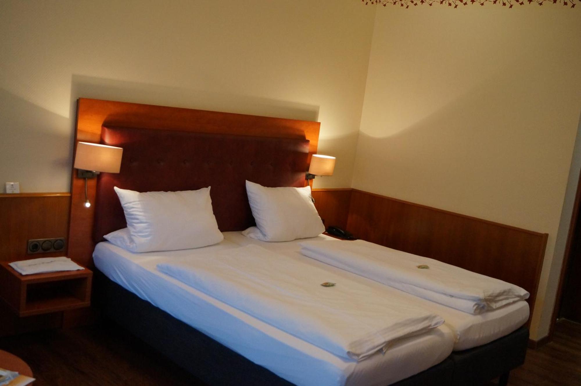 Gasthof - Hotel Zum Loewen Schwabthal Экстерьер фото